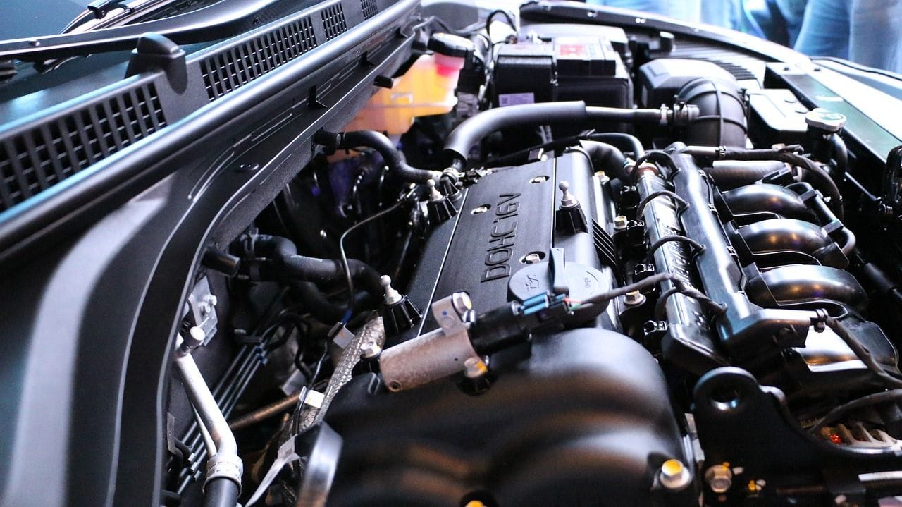 TSI, TFSI, EcoBoost – w jakich silnikach benzynowych jest dwumasa i dlaczego?